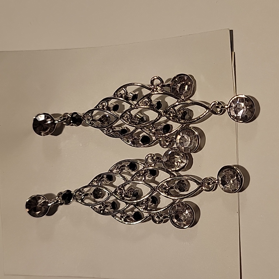 Chandelier Dangle Errings With Black And White Rhineston Silver Tone 28$